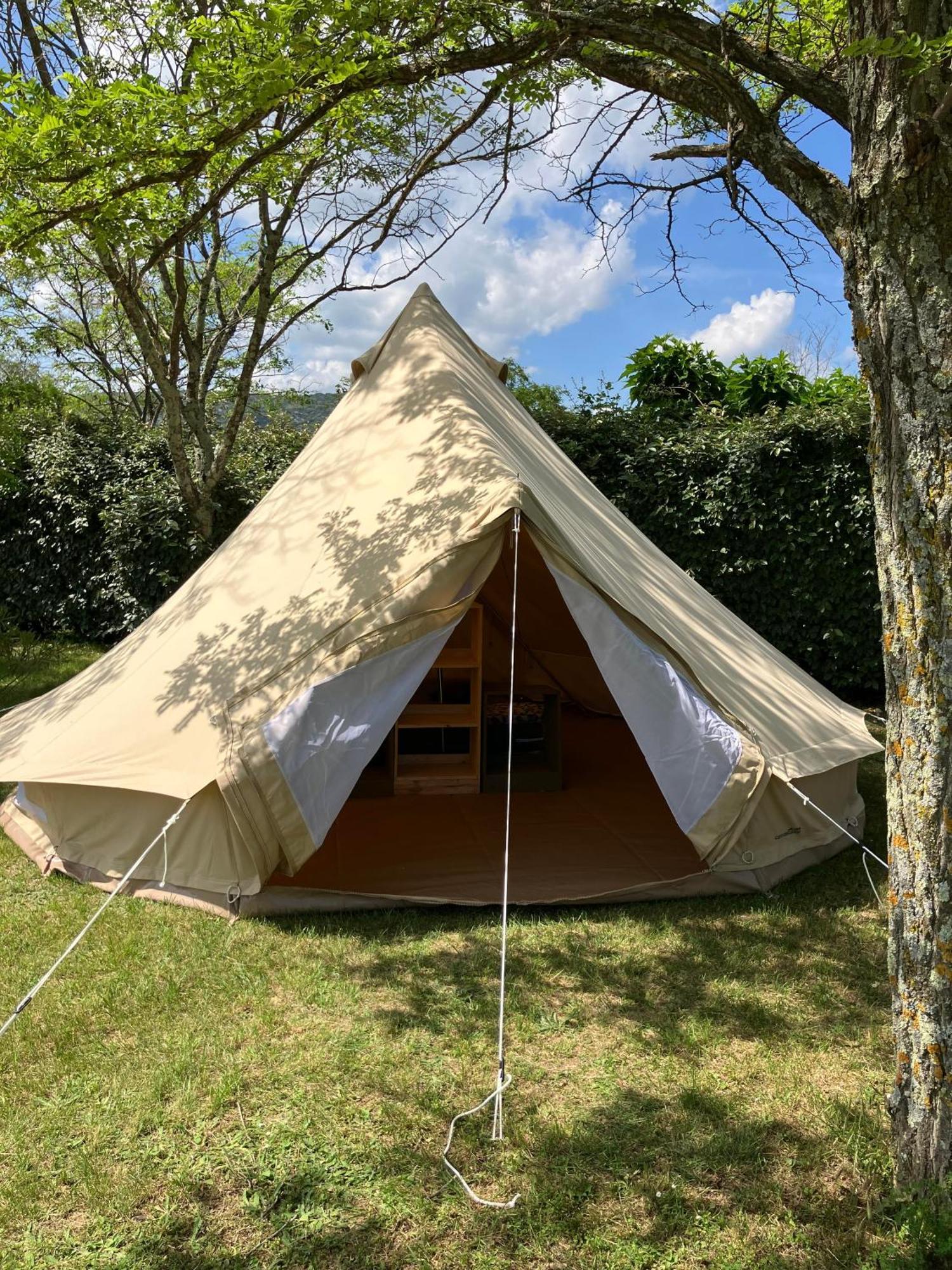 Camping Carrefour De L'Ardeche Saint-Remeze Exterior foto