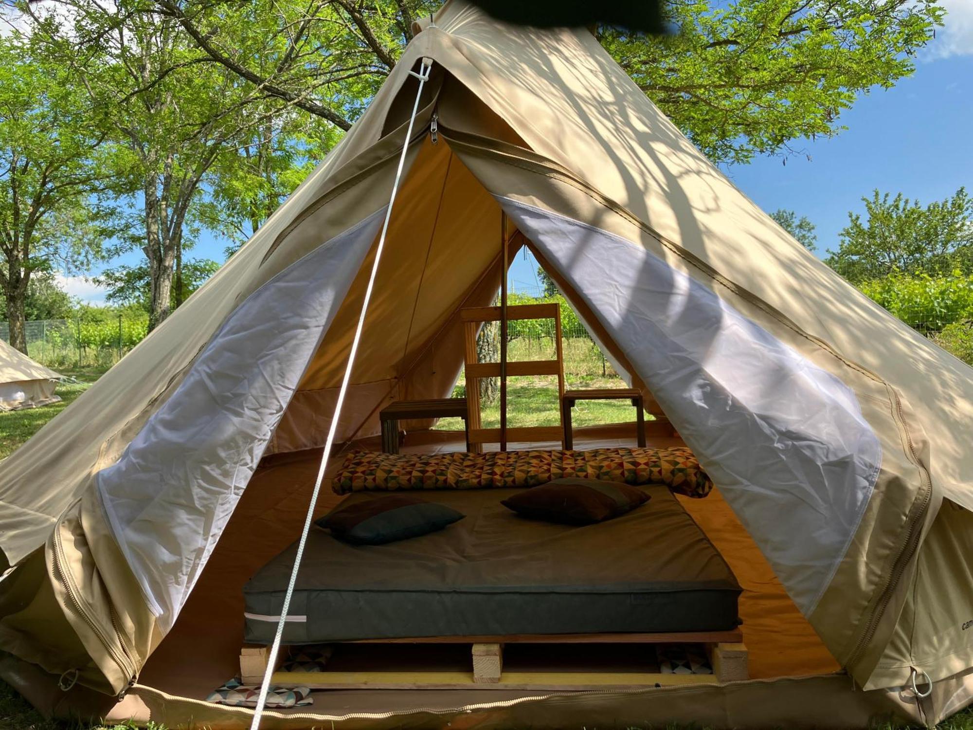 Camping Carrefour De L'Ardeche Saint-Remeze Exterior foto